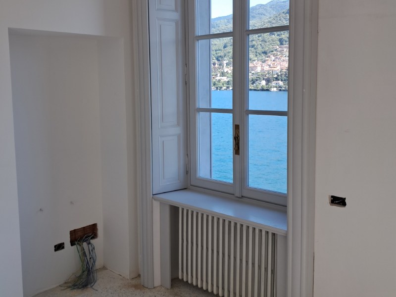 Restauro finestra con antescuri interni in Villa d'epoca sul lago di Como