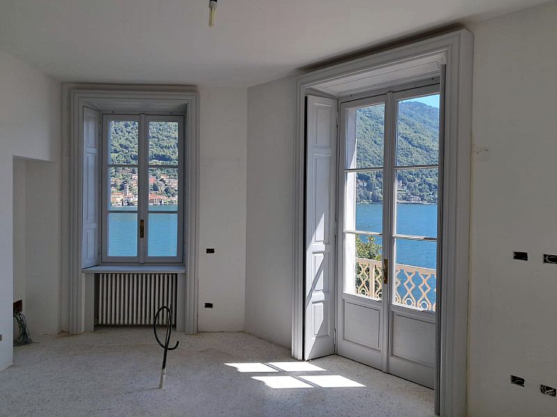 Restauro finestra con antescuri interni in Villa d'epoca sul lago di Como