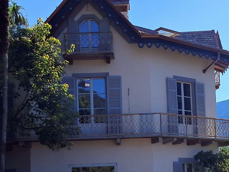Restauro finestra con antescuri interni in Villa d'epoca sul lago di Como