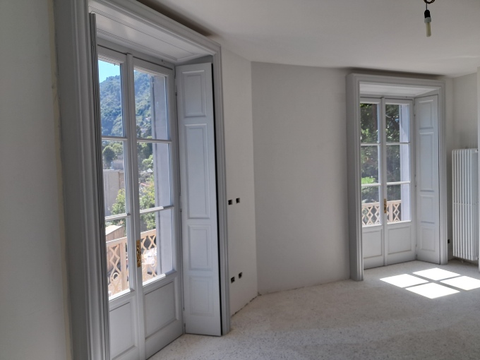 Restauro finestra con antescuri interni in Villa d'epoca sul lago di Como