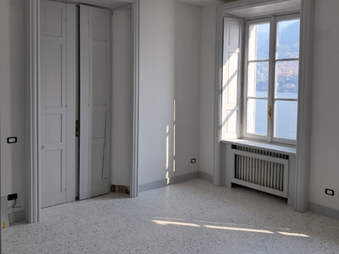 Restauro finestra con antescuri interni in Villa d'epoca sul lago di Como