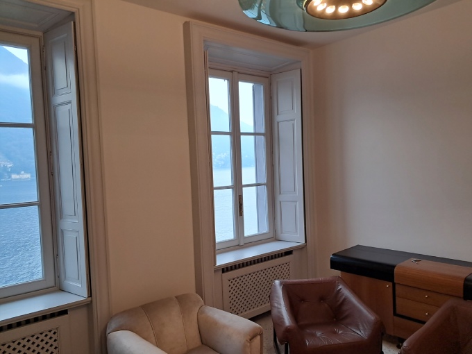 Restauro finestra con antescuri interni in Villa d'epoca sul lago di Como