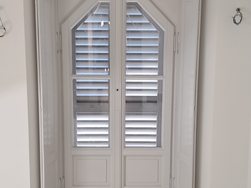 Restauro finestra con antescuri interni in Villa d'epoca sul lago di Como