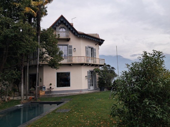 Restauro finestra con antescuri interni in Villa d'epoca sul lago di Como